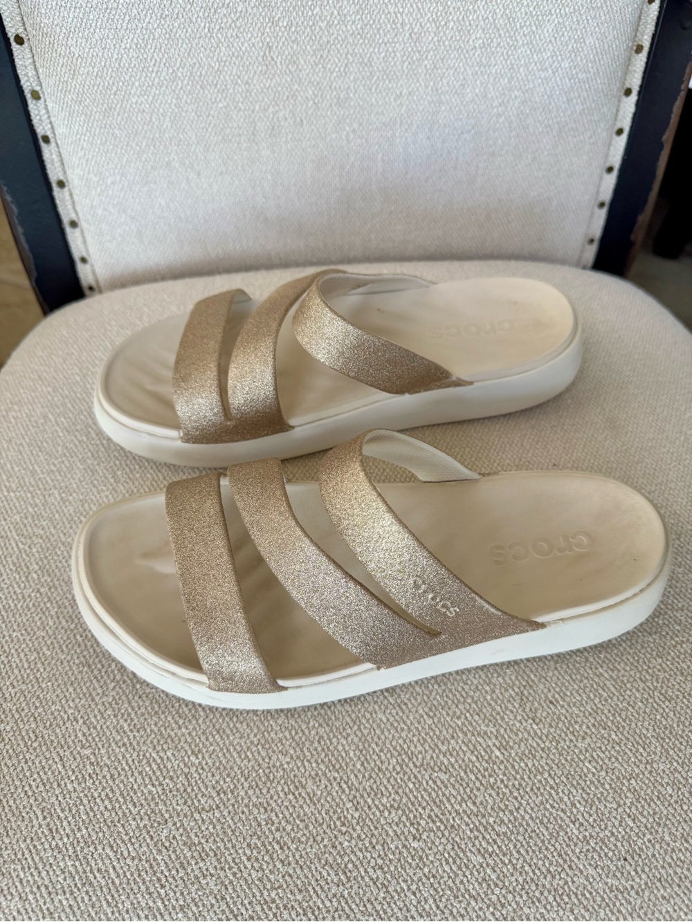CROCS Women’s Gold Glitter Triple-Strap Slide Sandals - Picture 4 of 5
